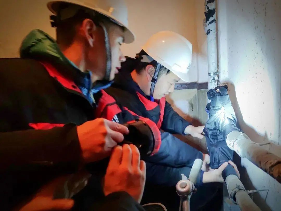 防寒防冻 抖圈·(中国)人生就是搏!人在行动 2 | 抖圈·(中国)人生就是搏!智能水表助力冰冻抢险